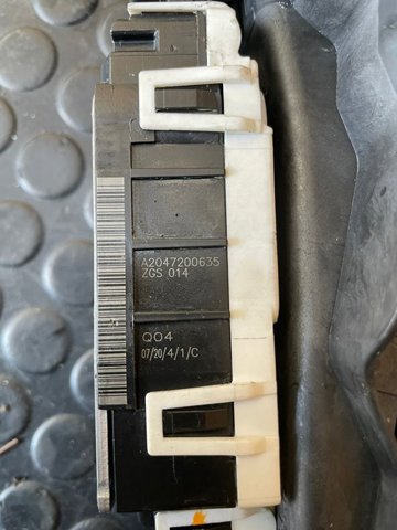 A2047200635 Cerradura de puerta delantera derecha comprar Sevilla