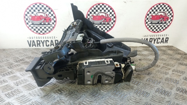 A2047200635 MERCEDES Cerradura de puerta delantera derecha  en stock Córdoba