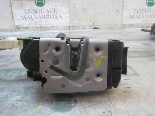 A2047201835 Cerradura de puerta delantera derecha comprar Sevilla