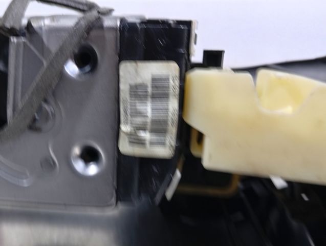 A2047201835 MERCEDES Cerradura de puerta delantera derecha  en stock Córdoba