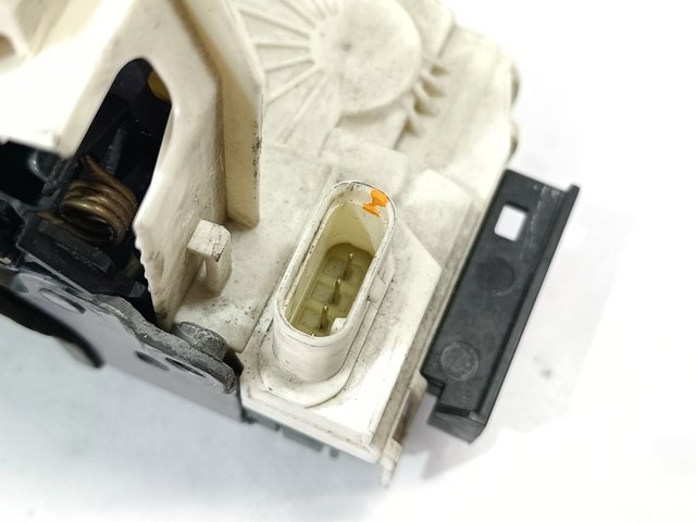 A2047201835 MERCEDES Cerradura de puerta delantera derecha  comprar en Oviedo