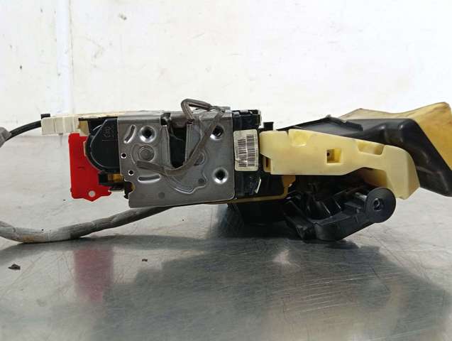 A2047201835 Cerradura de puerta delantera derecha  comprar en Zaragoza