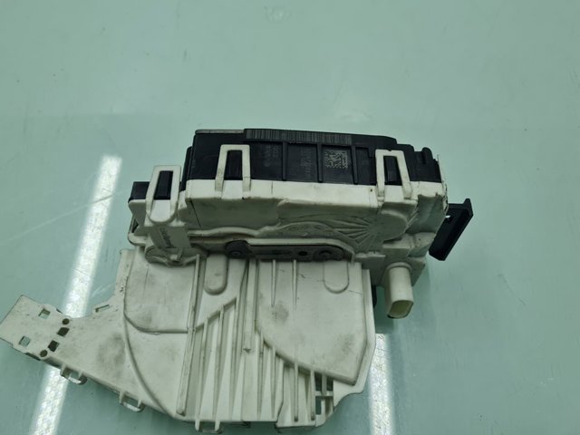 A2047201835 MERCEDES Cerradura de puerta delantera derecha  comprar en Lleida