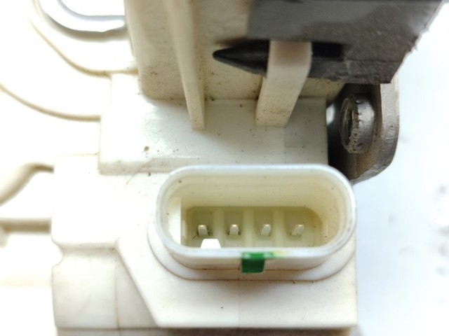 A2047202735 Cerradura de puerta delantera izquierda  disponible Málaga