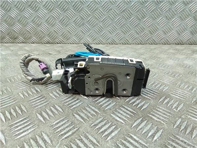 A2047300335 Cerradura de puerta trasera izquierda  en stock Granada