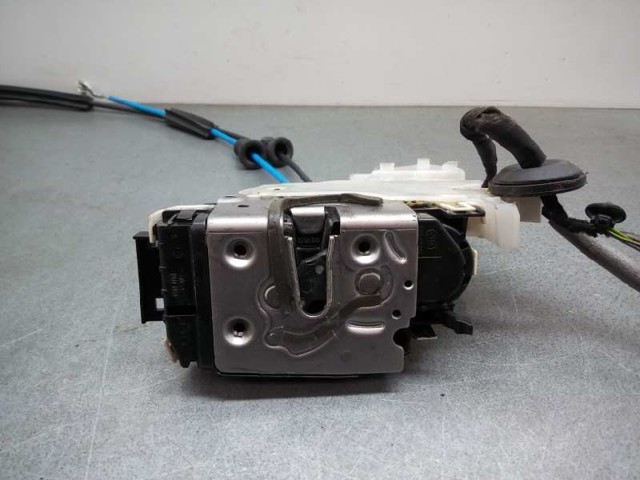 A2047301335 MERCEDES Cerradura de puerta trasera izquierda  en stock Gandía