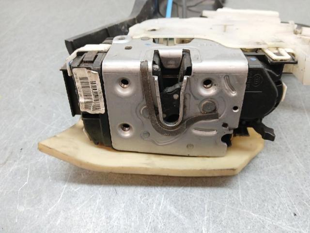 A2047301335 Cerradura de puerta trasera izquierda  en stock Granada