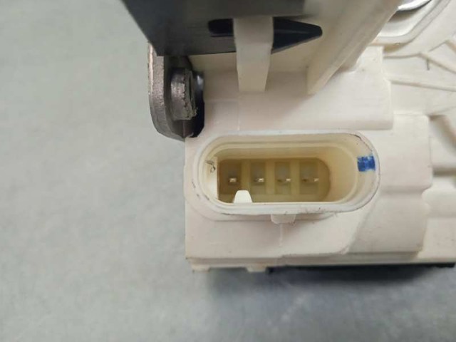 MERCEDES A2047301435 Cerradura de la puerta trasera derecha  comprar en Ponferrada
