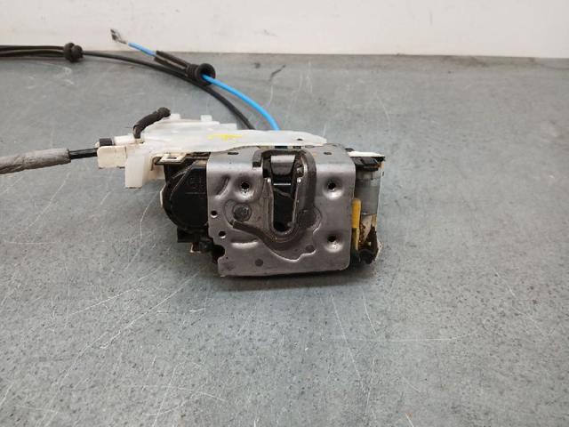 A2047301435 Cerradura de la puerta trasera derecha  disponible Burgos