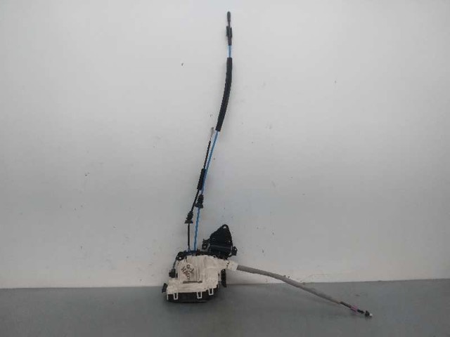 A2047301435 MERCEDES Cerradura de la puerta trasera derecha  en stock Córdoba