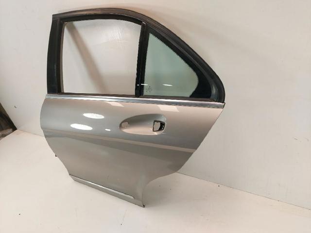 MERCEDES A2047302100 Puerta trasera izquierda  en stock Terrassa