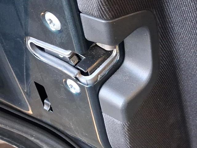 A2047302735 MERCEDES Cerradura de puerta trasera izquierda  comprar en Oviedo