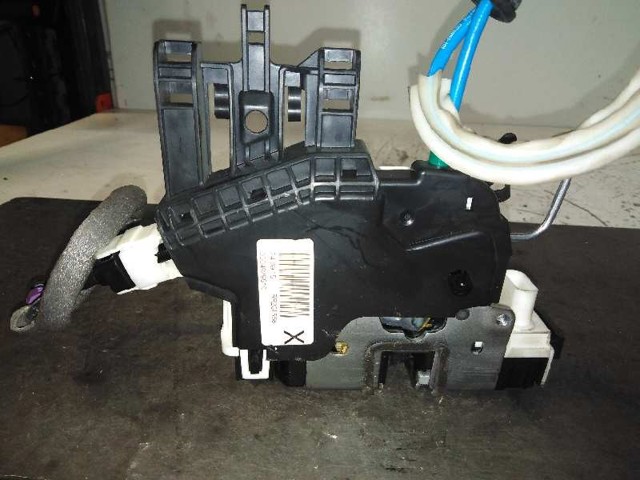 MERCEDES A2047302835 Cerradura de la puerta trasera derecha comprar Pamplona