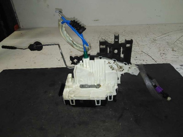 MERCEDES A2047302835 Cerradura de la puerta trasera derecha comprar Pamplona