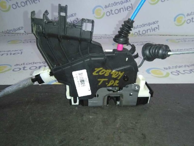 A2047302835 MERCEDES Cerradura de la puerta trasera derecha  disponible Vigo