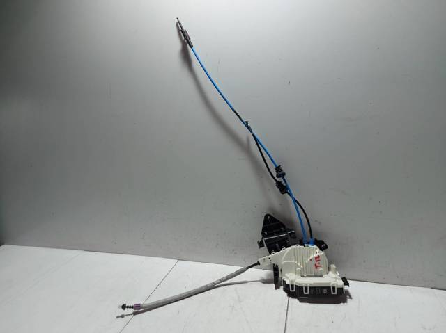A2047303935 MERCEDES Cerradura de puerta trasera izquierda  disponible Ourense