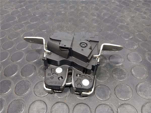 A2047400735 MERCEDES Cerradura de maletero  en stock Córdoba