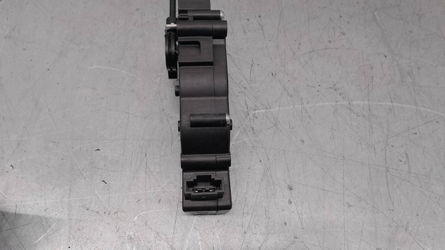 A2047500060 MERCEDES Motor de cierre suave del maletero  en stock Gandía