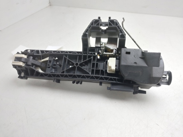 A2047601534 MERCEDES Soporte de manija exterior de puerta delantera izquierda  comprar en Oviedo