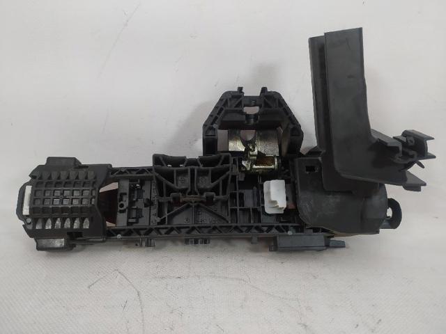 A2047601534 MERCEDES Soporte de manija exterior de puerta delantera izquierda  en stock Huelva