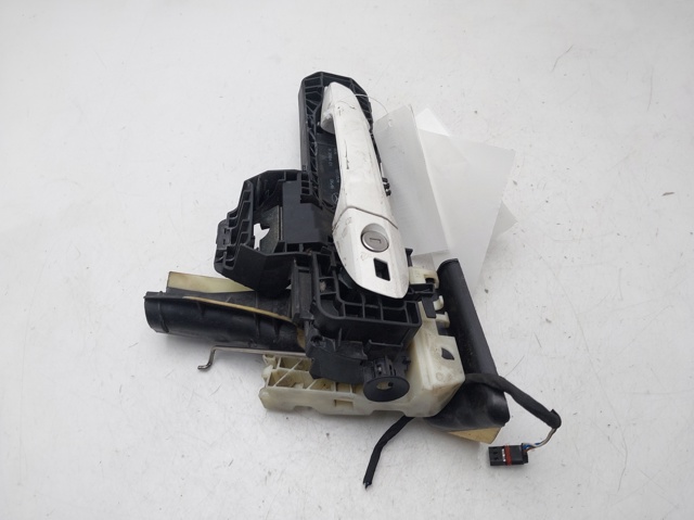 A2047601534 Soporte de manija exterior de puerta delantera izquierda  en stock Sabadell