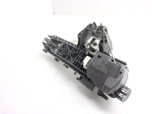 A2047601534 Soporte de manija exterior de puerta delantera izquierda  en stock Sabadell