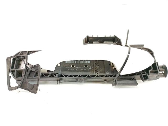 A2047601634 MERCEDES Soporte de manija exterior de puerta derecha  en stock Huelva