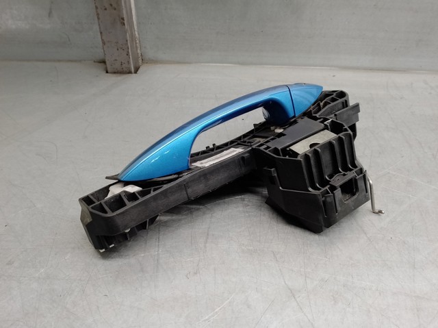 A2047601700 Soporte de manija exterior de puerta delantera izquierda comprar Sevilla