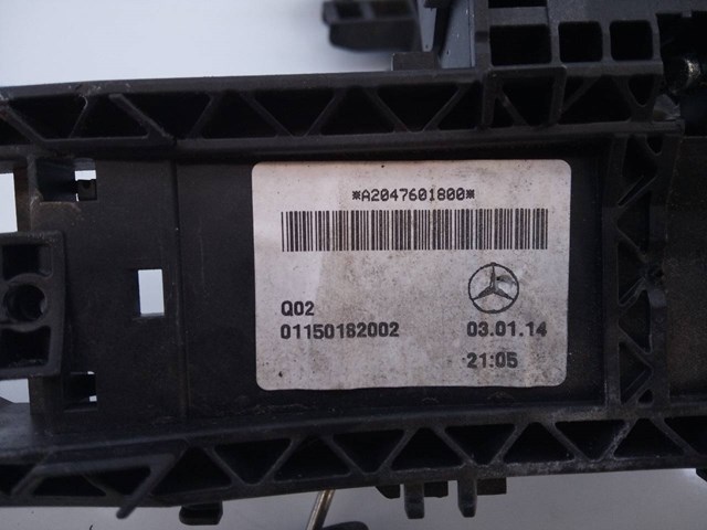 A2047601800 Soporte de manija exterior de puerta delantera derecha comprar Almería