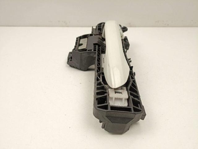 A2047601800 MERCEDES Soporte de manija exterior de puerta delantera derecha  en stock Huelva