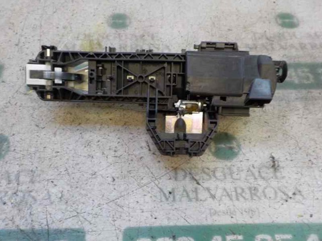 A2047601800 MERCEDES Soporte de manija exterior de puerta delantera derecha  comprar en Oviedo
