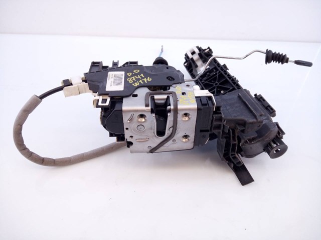 A2047601800 MERCEDES Soporte de manija exterior de puerta delantera derecha  disponible Ourense