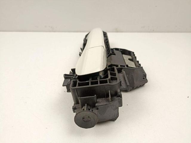 A2047601800 Soporte de manija exterior de puerta delantera derecha comprar Sevilla