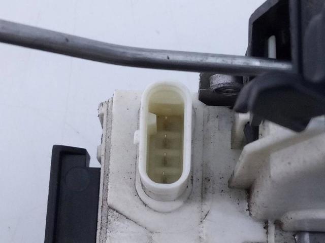 A2047601800 Soporte de manija exterior de puerta delantera derecha  disponible Málaga