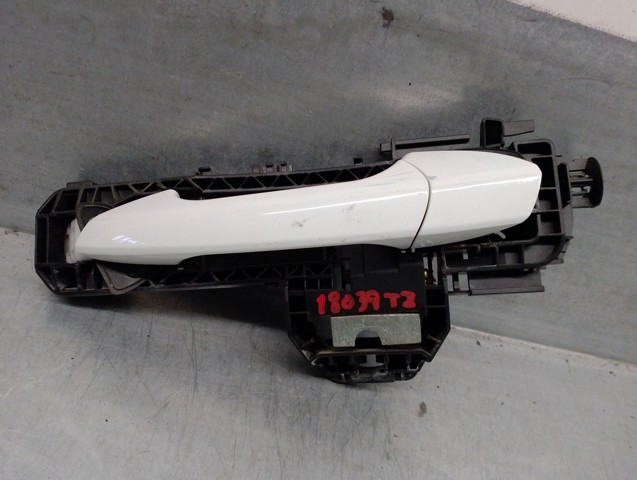A2047602134 MERCEDES Soporte de manija exterior de puerta trasera izquierda  en stock Huelva