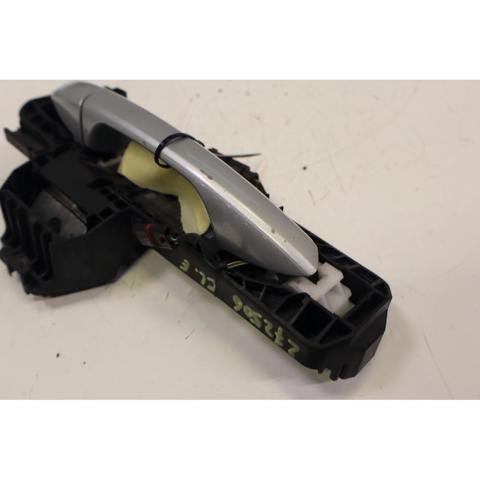 MERCEDES A2047602434 Soporte de manija exterior de puerta delantera derecha  disponible España