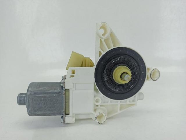 MERCEDES A2048200142 Motor del elevalunas de la puerta delantera izquierda  disponible Valladolid