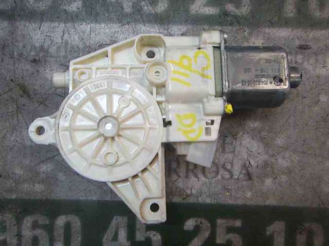 A2048200242 Motor del elevalunas de la puerta delantera derecha  en stock Castellón