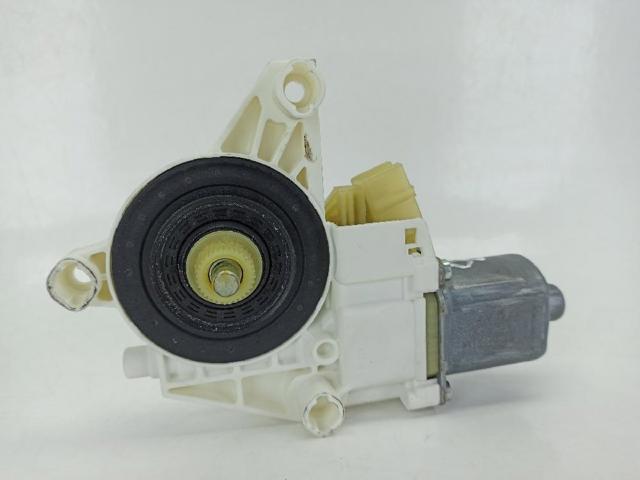A2048200242 Motor del elevalunas de la puerta delantera derecha  comprar en Reus