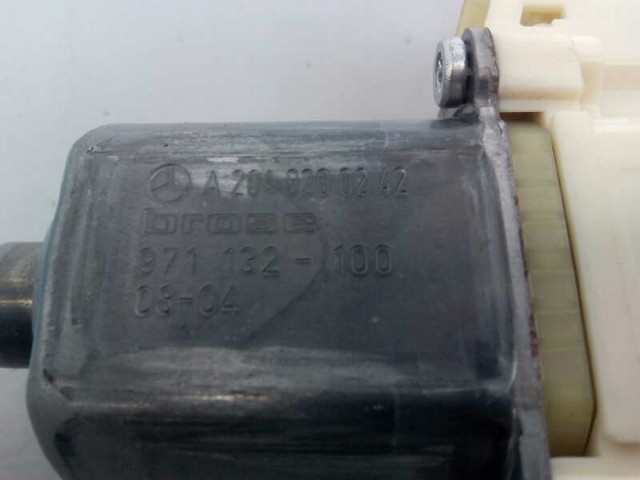 MERCEDES A2048200242 Motor del elevalunas de la puerta delantera derecha  disponible Valladolid