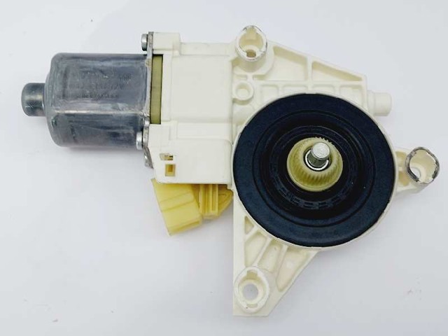 MERCEDES A2048200242 Motor del elevalunas de la puerta delantera derecha  disponible España