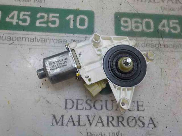 A2048200242 Motor del elevalunas de la puerta delantera derecha  en stock Castellón