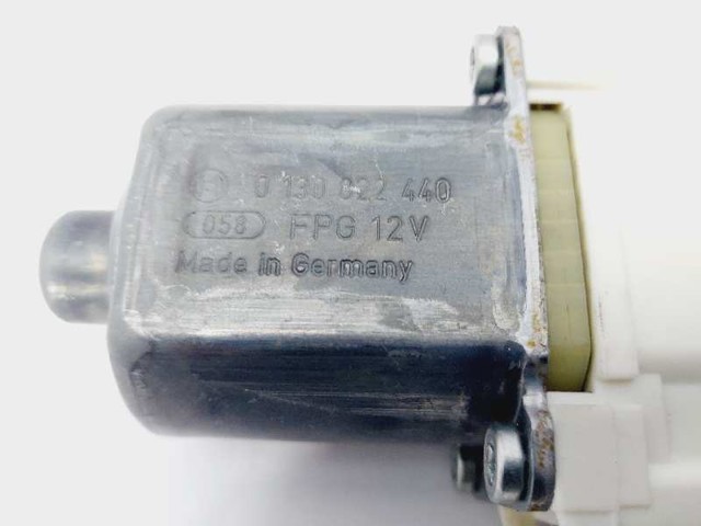A2048200242 Motor del elevalunas de la puerta delantera derecha  en stock Castellón