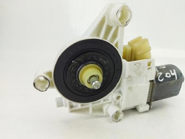MERCEDES A2048200242 Motor del elevalunas de la puerta delantera derecha  disponible España