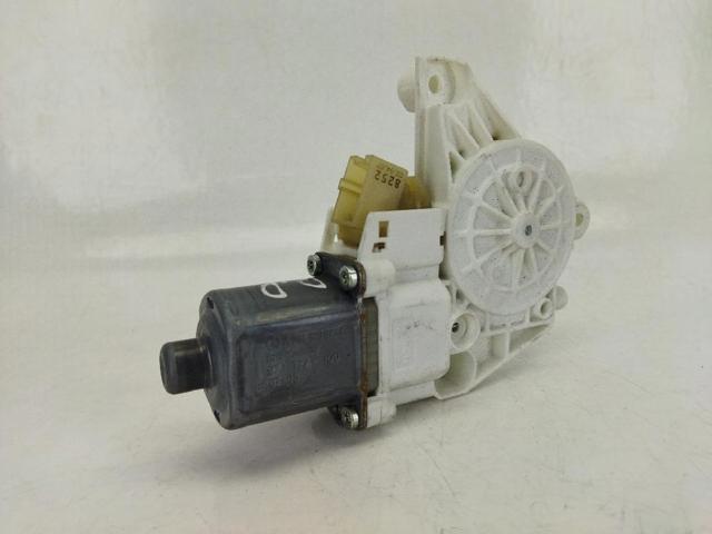 A2048200242 Motor del elevalunas de la puerta delantera derecha  disponible Utrera