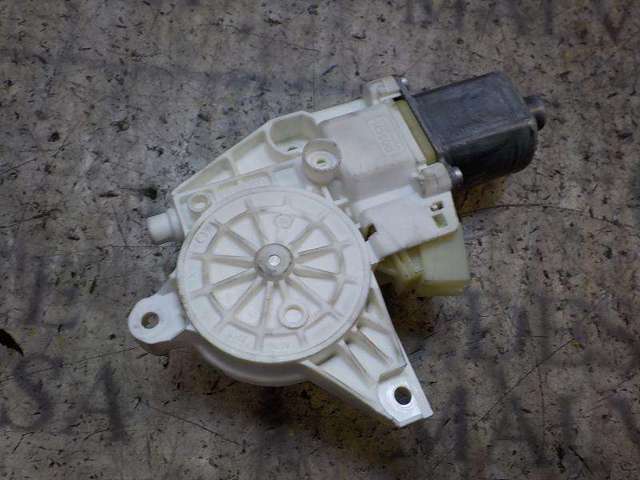 MERCEDES A2048200242 Motor del elevalunas de la puerta delantera derecha  disponible España