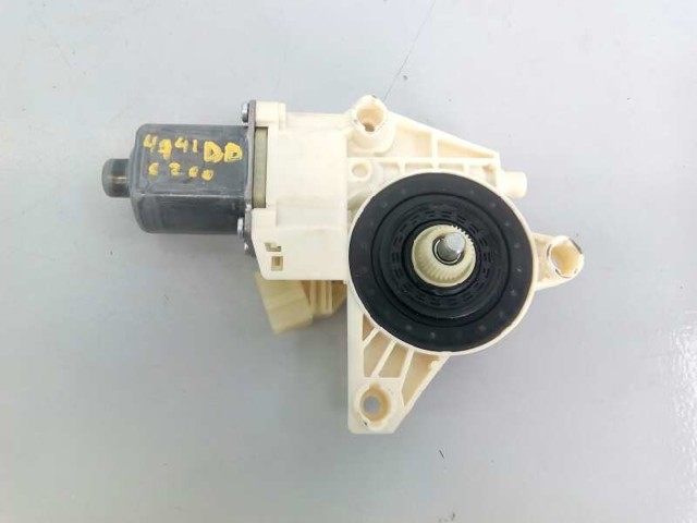 A2048200242 MERCEDES Motor del elevalunas de la puerta delantera derecha  disponible Ourense