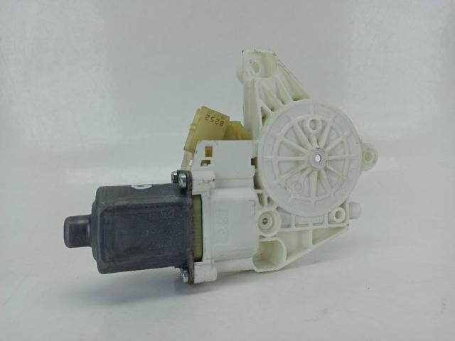MERCEDES A2048200242 Motor del elevalunas de la puerta delantera derecha  comprar en Ponferrada