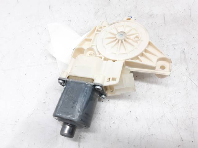 A2048200542 Motor del elevalunas de la puerta trasera izquierda  comprar en Pontevedra