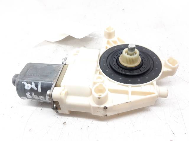 MERCEDES A2048200542 Motor del elevalunas de la puerta trasera izquierda  disponible Valladolid